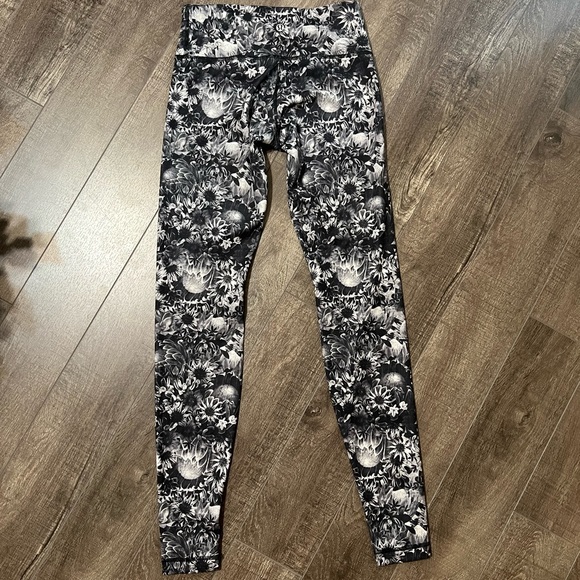 Lululemon Wonder Under Floral tights - Picture 6 of 13